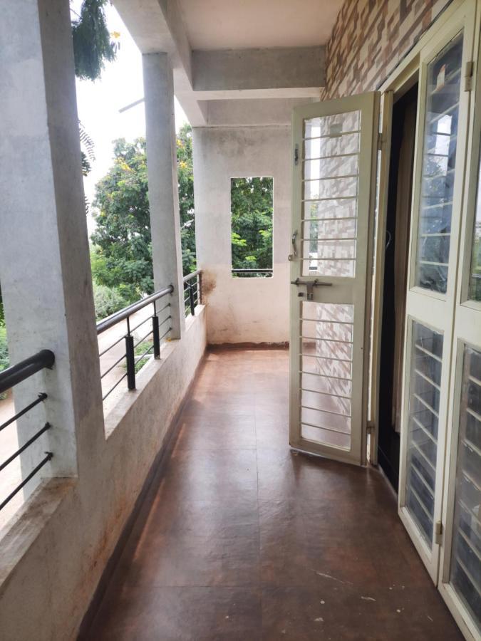 Rajlakshmi Niwas Apartment Solapur Exterior foto