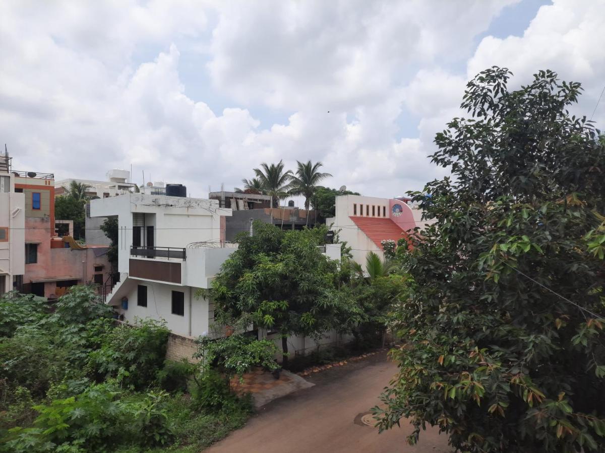 Rajlakshmi Niwas Apartment Solapur Exterior foto