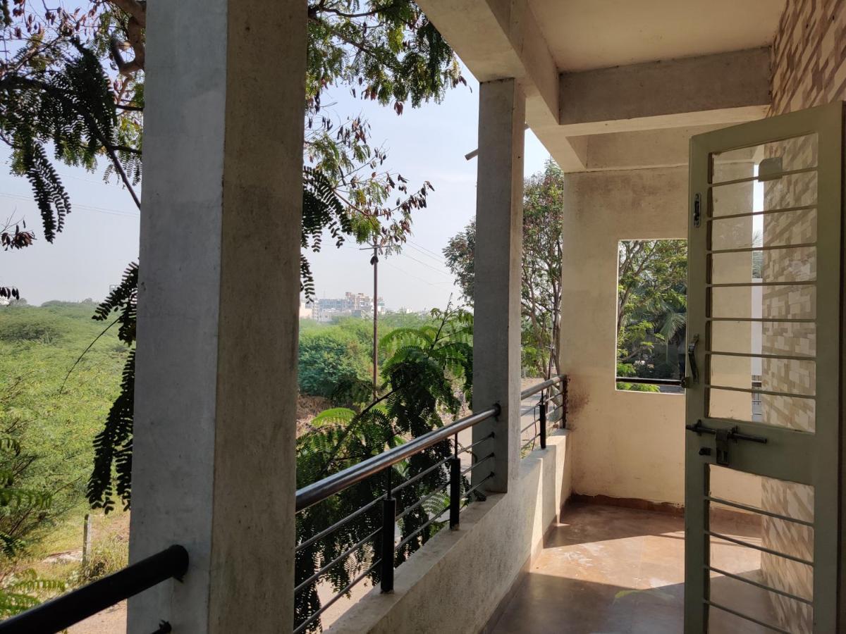 Rajlakshmi Niwas Apartment Solapur Exterior foto