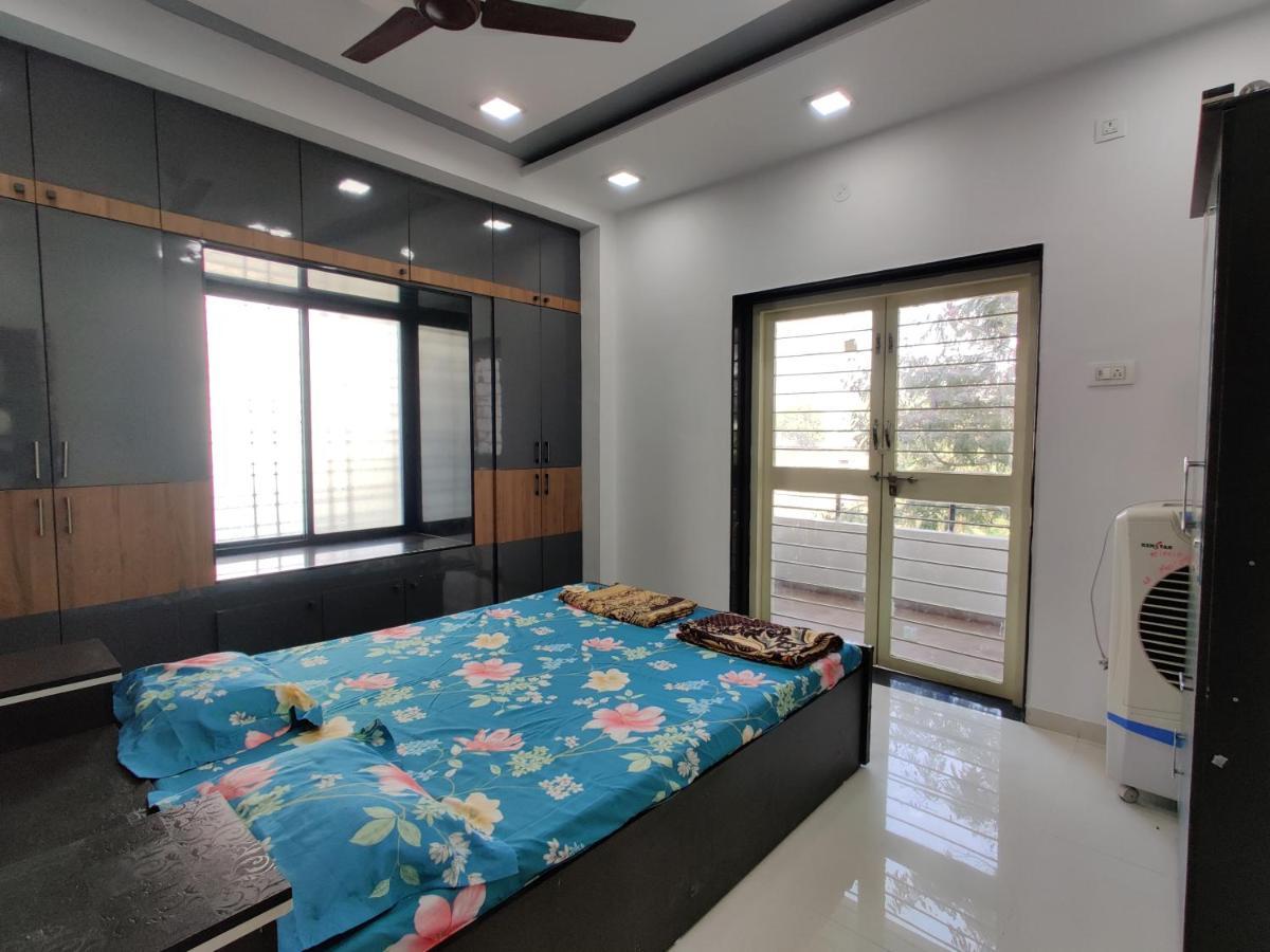 Rajlakshmi Niwas Apartment Solapur Exterior foto