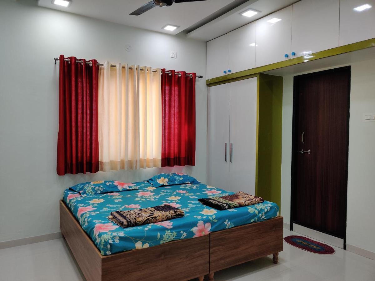 Rajlakshmi Niwas Apartment Solapur Exterior foto